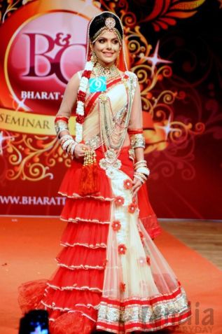 Bharat N Dorris Awards 2013 (red white lehenga) 