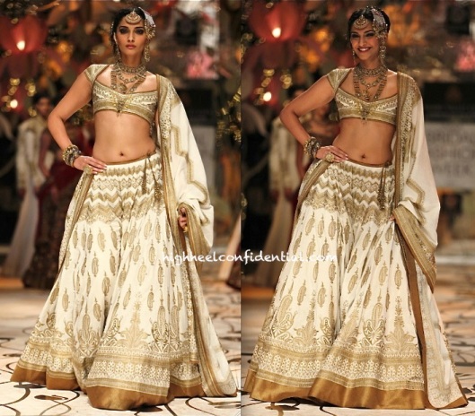 Aamby-Valley-India-Bridal-Fashion-Week-2013-Rohit-Bal-4